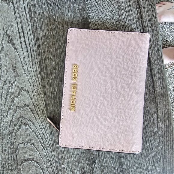 Michael Kors wallet - Picture 1 of 5